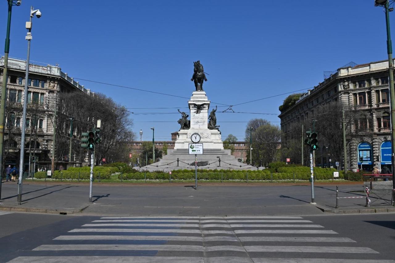 Appartamento Le Guglie In Piazza Castello - Centro Storico Mailand Exterior foto